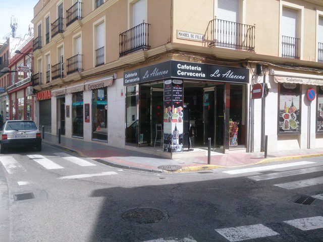 La Alacena cafetería cervecería