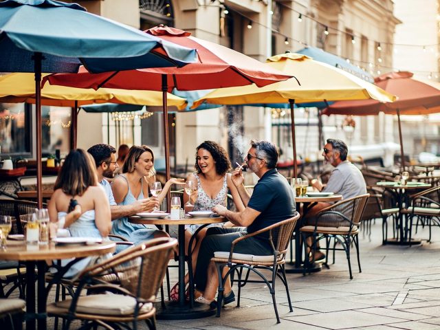 Fumar y vapear en las terrazas podría tener los días contados: