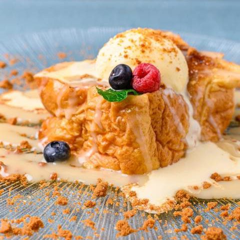 torrija con helado de vainilla