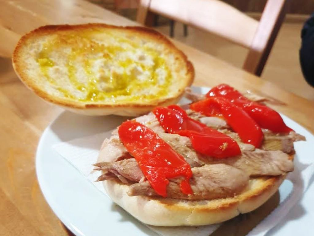 tostada de melva con pimiento