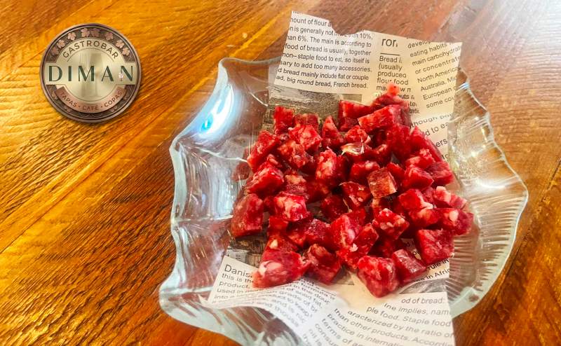 Salchichón Ibérico corta a taquitos en Diman Tapas