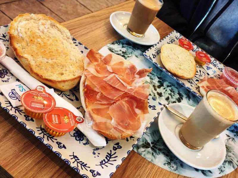 Desayunos saludables y panes especiales en Margó Café para desayunos en Dos Hermanas